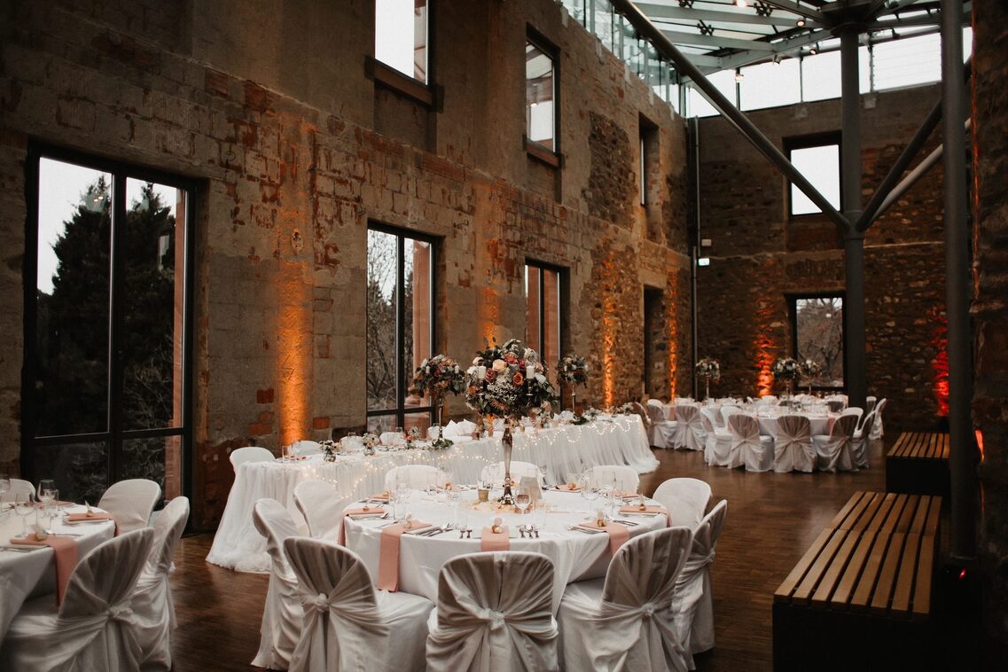 Hochzeitssettung im Jagdschloss Platte