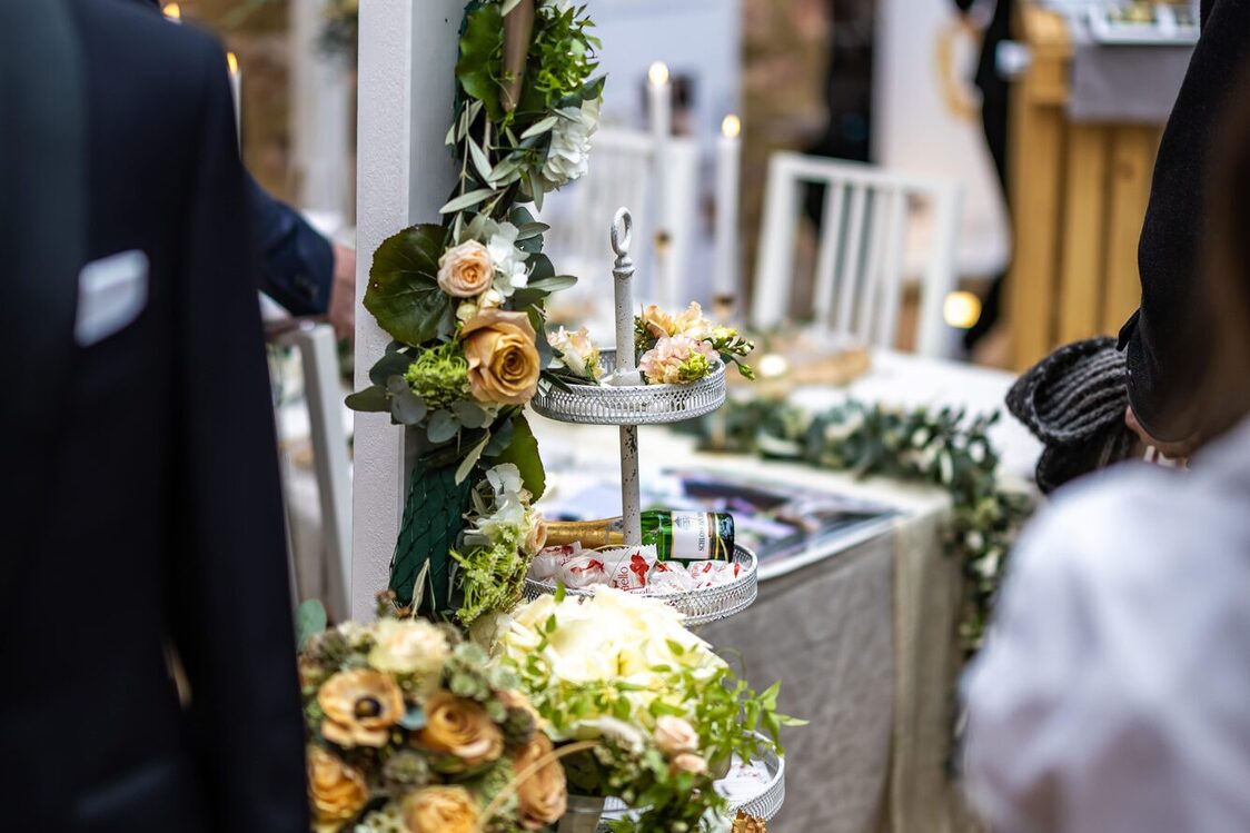 Blumendeko an der Hochzeitsmesse