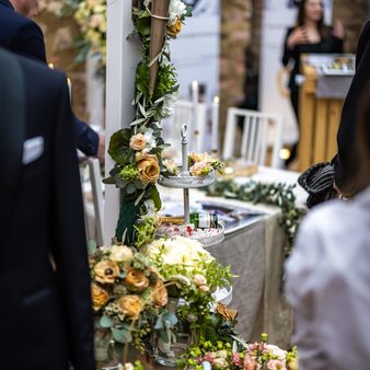 Blumendeko an der Hochzeitsmesse