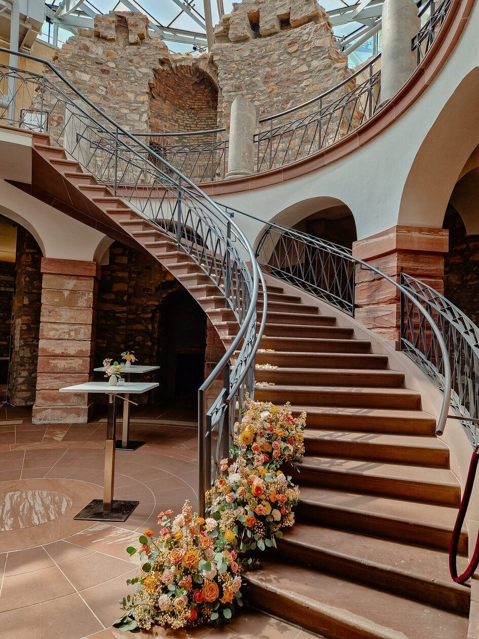 Rotunde mit Deko im Jagdschloss Platte