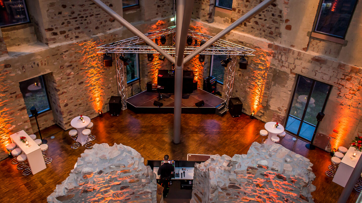 Jagdschlossplatte mit Abendbeleuchtung